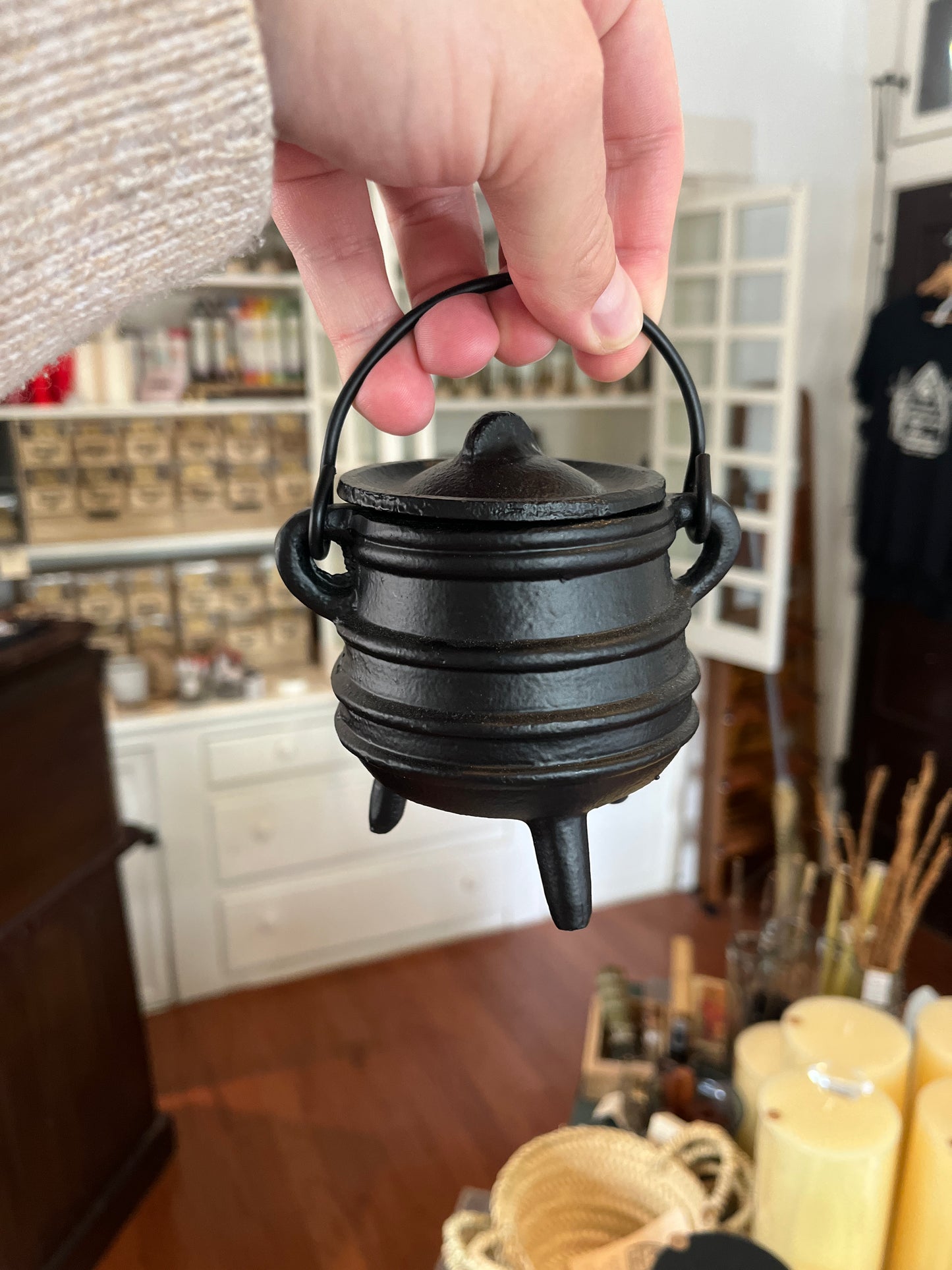 Cauldron with lid 3.5”